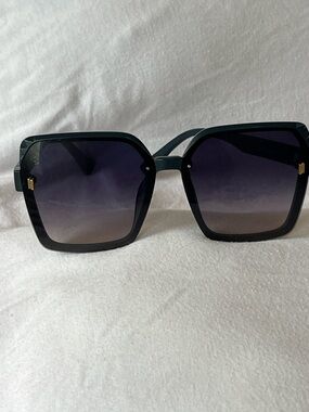 River Blue CHANEL Black Square Gradient Lens Women's Sunglasses